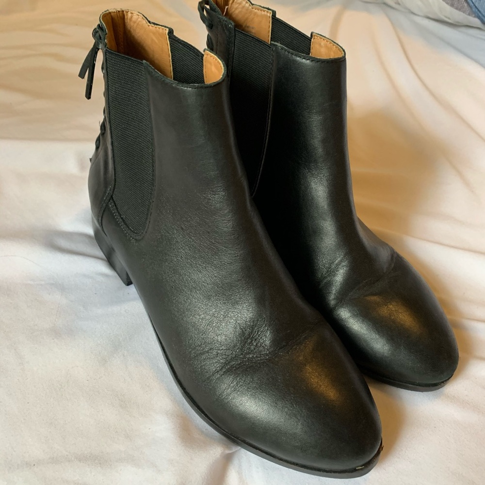 Real leather and lace up back Aldo booties - Picture 1 of 3